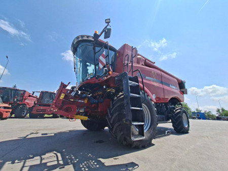 CASE IH Axial-Flow 5140 și Heder de 6.1 m TMR10604