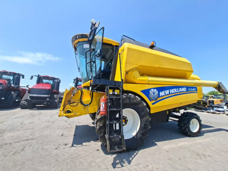 NEW HOLLAND TC580 și Heder 5.4 m + cărucior TMR10601